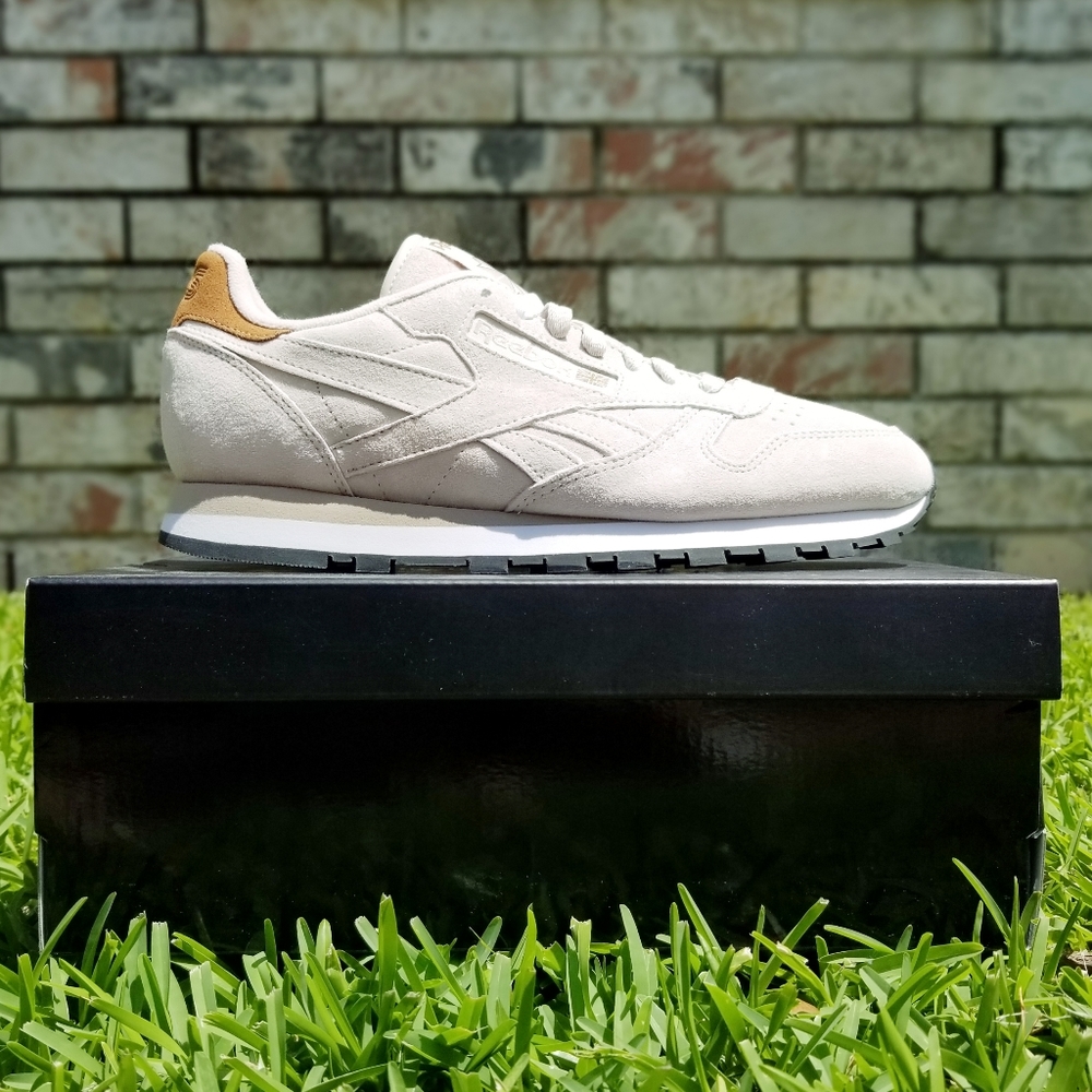 Size 8.5 (10w) - Reebok Classic Leather x Sneakersnstuff Walking - Stucco - New
